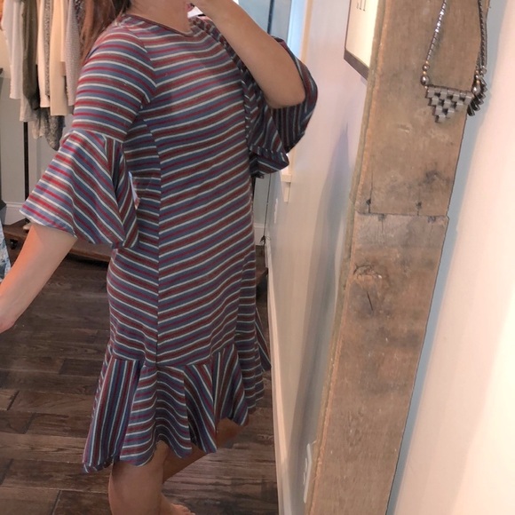 LulaRoe xsmall oversized ruffle sleeve dress - Picture 2 of 4